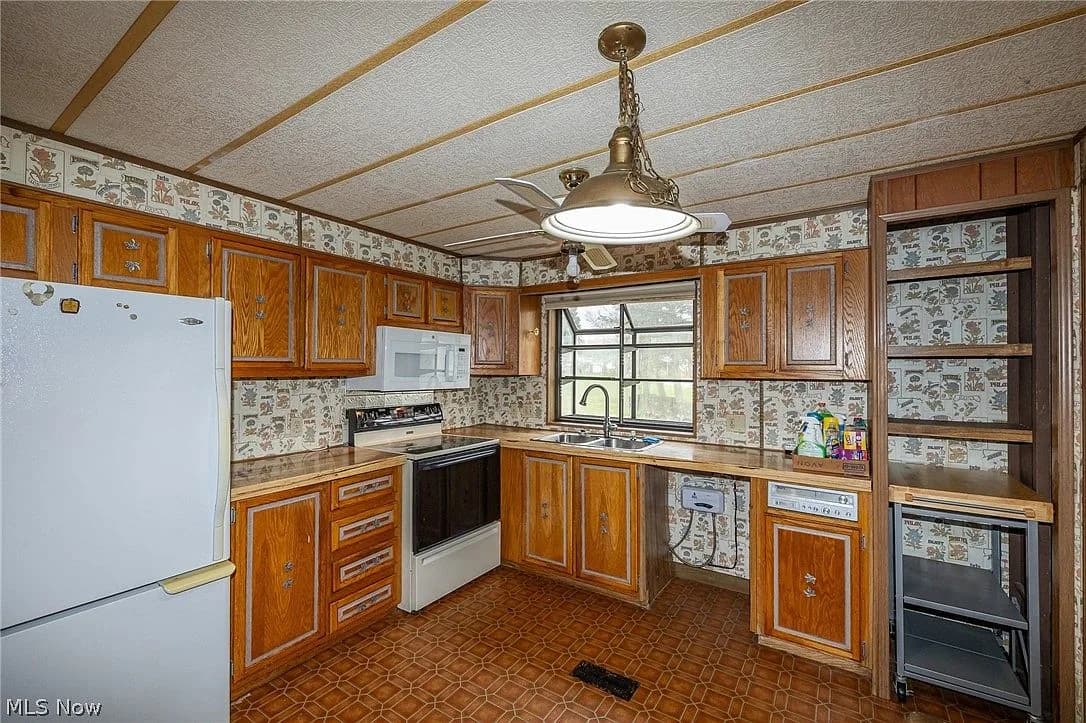 46 Sycamore Dr, Olmsted Falls, OH 44138 — photo 12