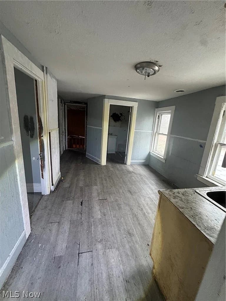 3008 Roanoke Ave, Cleveland, OH 44109 — photo 2