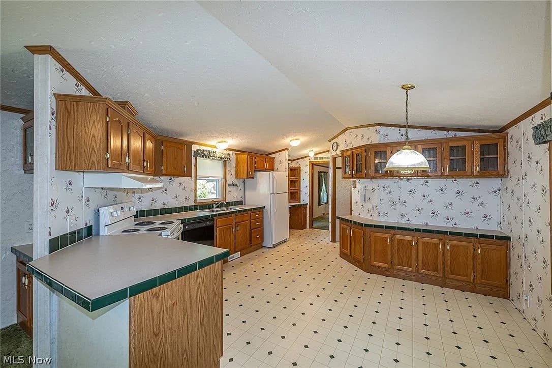 9 Overland Dr, Olmsted Falls, OH 44138 — photo 15