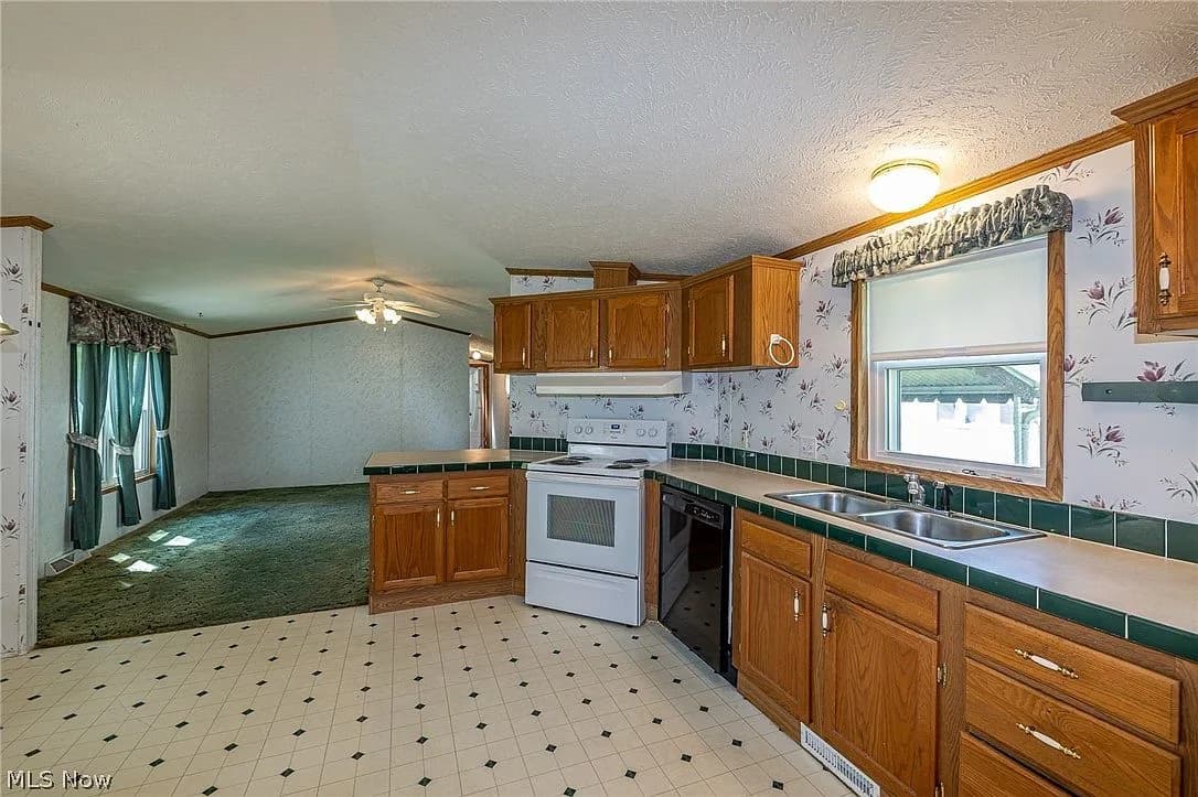 9 Overland Dr, Olmsted Falls, OH 44138 — photo 18